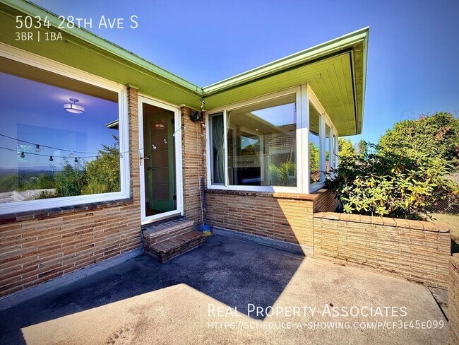 Building Photo - 5034 28th Ave S