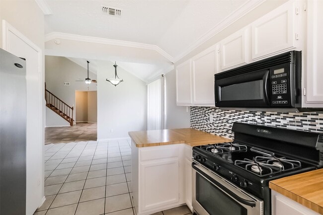 Building Photo - 15243 Peachmeadow Ln