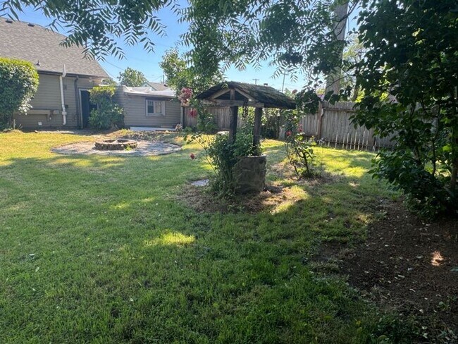 Building Photo - Charming 1920's Home with Large Backyard