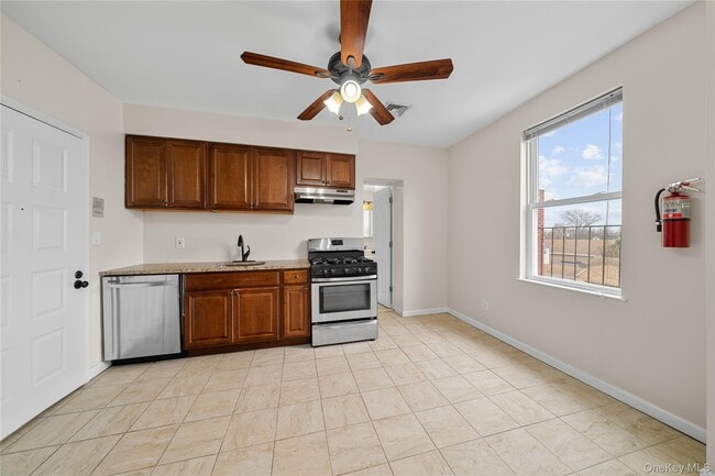 Building Photo - 402 Jericho Tpke