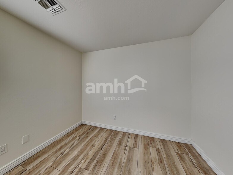 Building Photo - 31491 N Cactus Dr