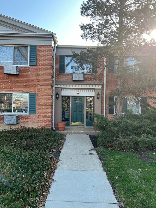Primary Photo - 2419 S Goebbert Rd