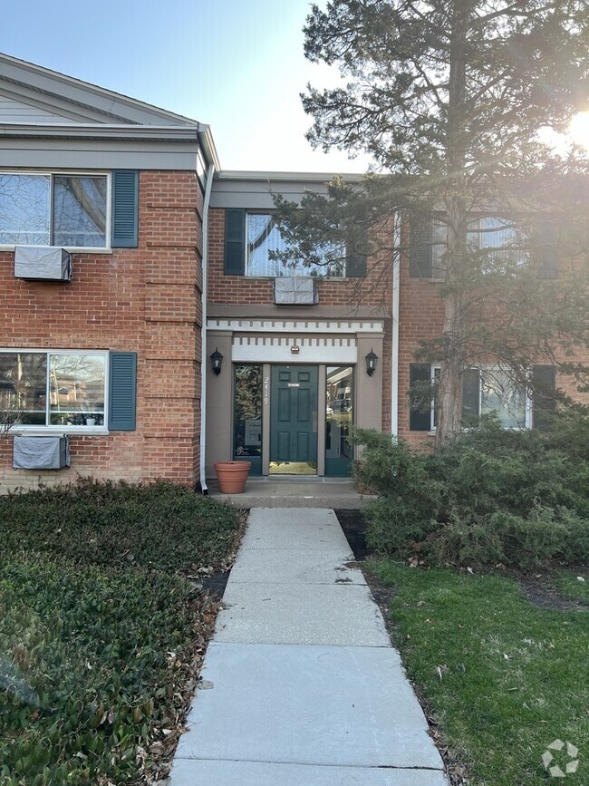 Building Photo - 2419 S Goebbert Rd