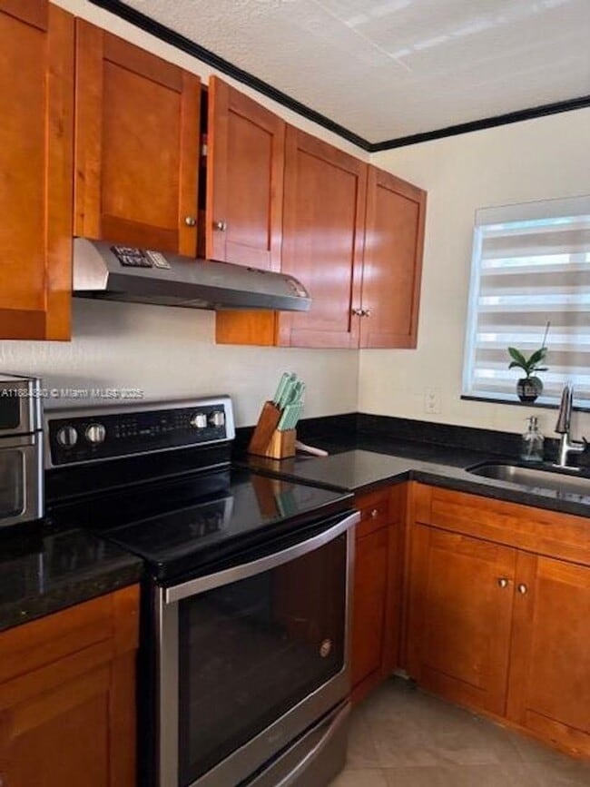 Building Photo - 6245 SW Kendale Lakes Cir