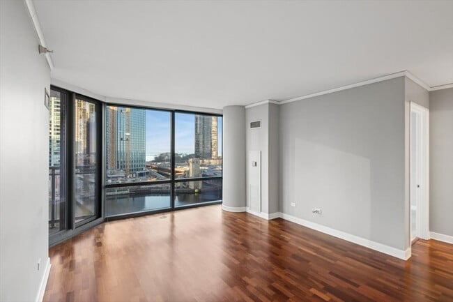 Building Photo - 450 E Waterside Dr