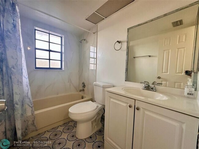 Building Photo - 4263 Oak Terrace Dr