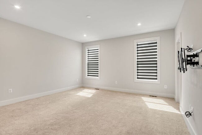 Building Photo - For Rent: Modern 3-Bedroom Condo in Richmond