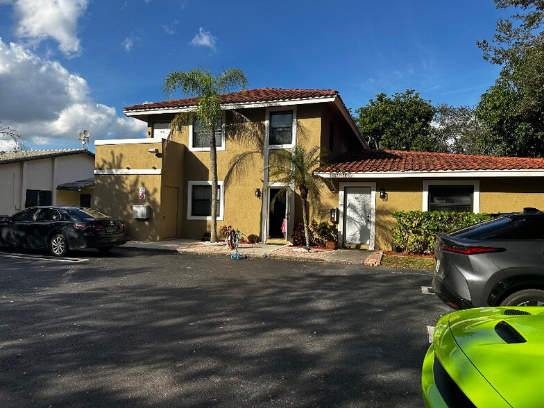 Building Photo - 10871 NW 45th St