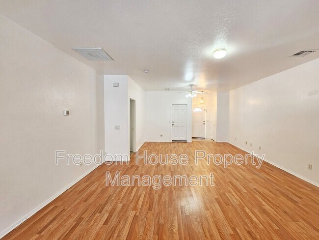 Building Photo - 530 Bourbon St