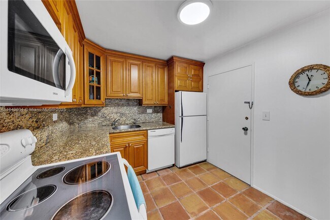 Building Photo - 5555 Collins Ave