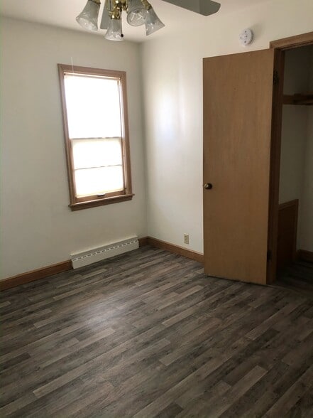 Building Photo - 410 Malin St