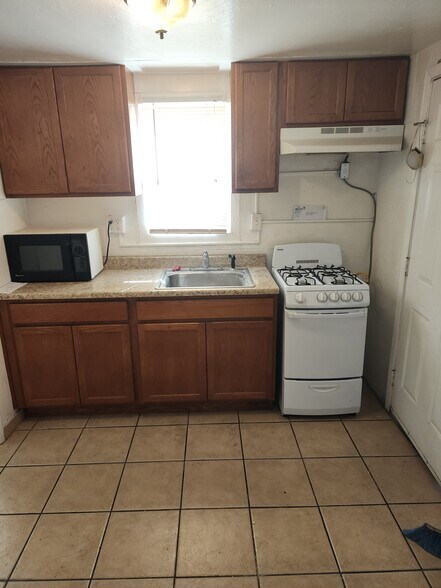 Kitchen - 320 E Ajo Way