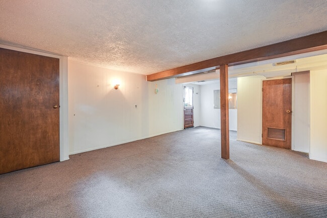 Building Photo - 3000 Meade Ave