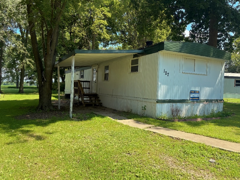 Building Photo - 1100 W Locust St