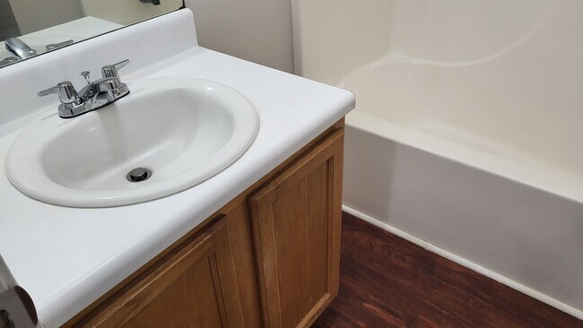 Building Photo - Cute 2 Bedroom/1.5 Bath Villa Rica Townhome