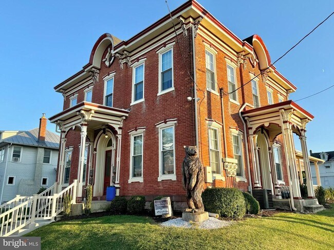 Building Photo - 2 E Penn Ave