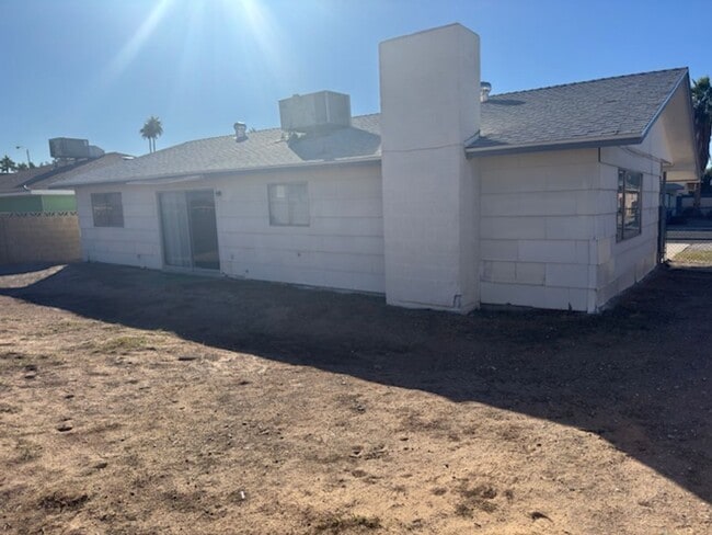 Building Photo - 3Bedroom ranch style home with large backyard