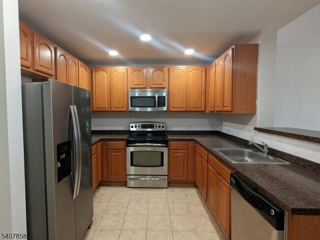 Building Photo - 1 Carriage City Plz