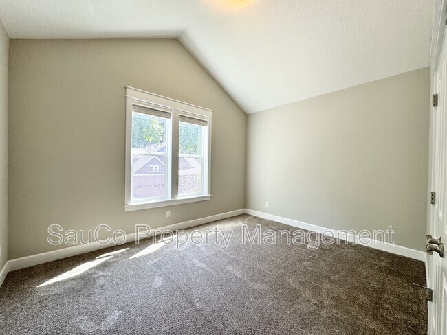 Building Photo - 13257 SW Maplecrest Ct