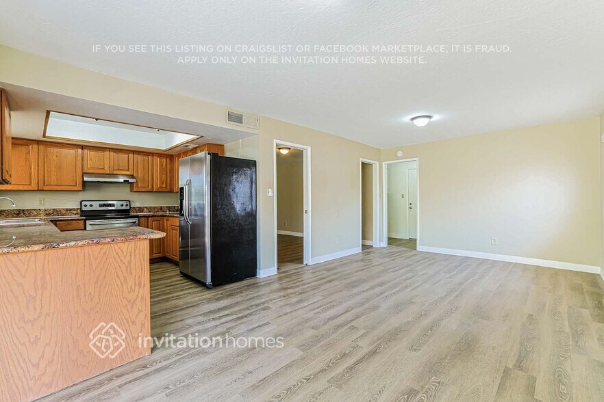 Building Photo - 1534 W Nopal Ave