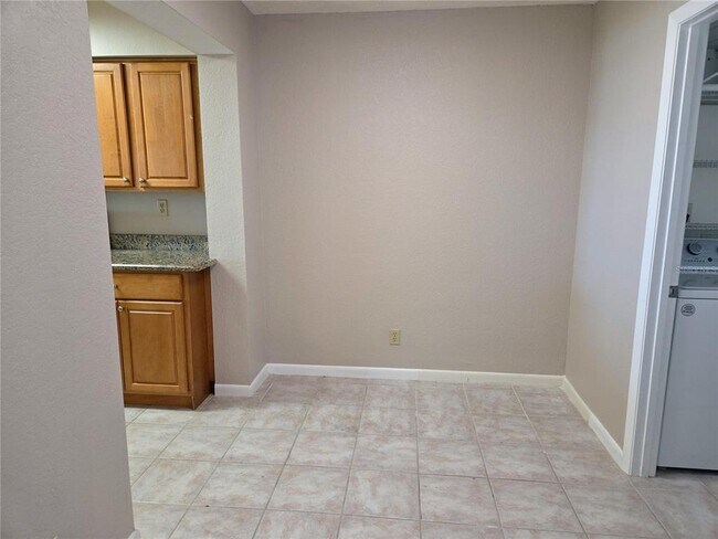 Building Photo - 5801 Bahia Del Mar Cir N