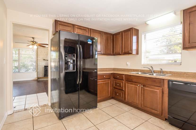 Building Photo - 4315 19th Ave W