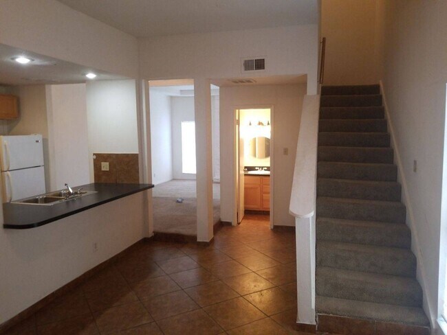 Building Photo - 11201 Shannon Hills Dr
