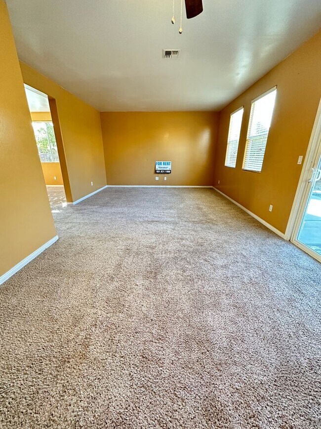 Building Photo - Charming 4-Bedroom, 3-Bathroom Home in Silver Creek