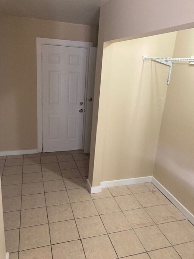 Building Photo - Biloxi 3 Bedroom