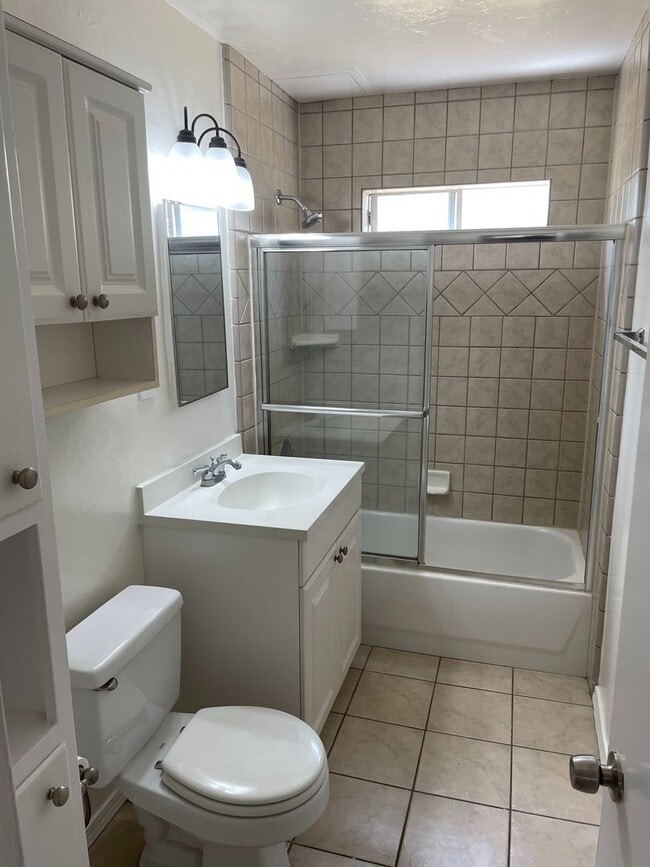 Building Photo - Studio in Pacific Beach Apartment Community