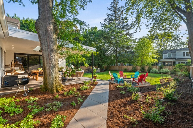 Building Photo - 9526 Lawndale Ave