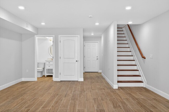 Building Photo - 40 E 5th St