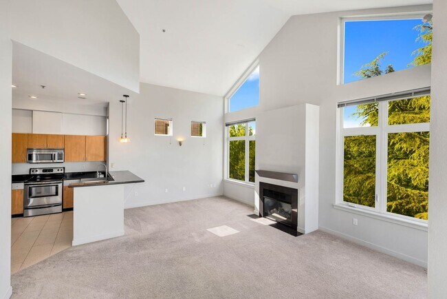 Building Photo - Kirkland Top Floor Large 1 BR+ 1 BA Condo with High Ceilings