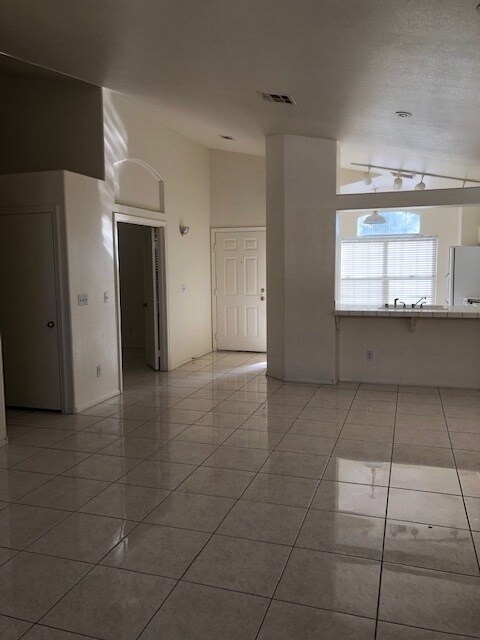 Building Photo - MUST SEE ONE STORY HOME!