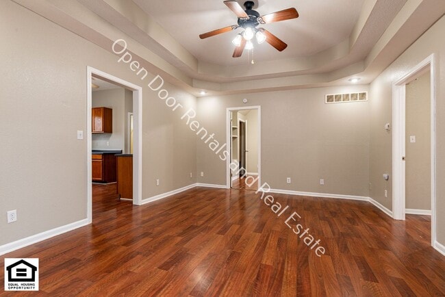 Building Photo - 733 3rd St