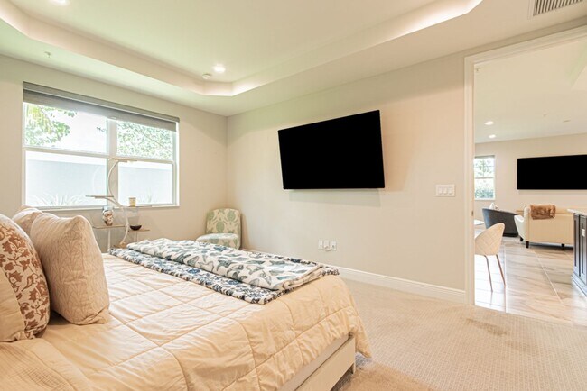 Building Photo - Luxury Naples 2-Bed Home Minutes to Downtown & Beaches | Resort-Style Amenities