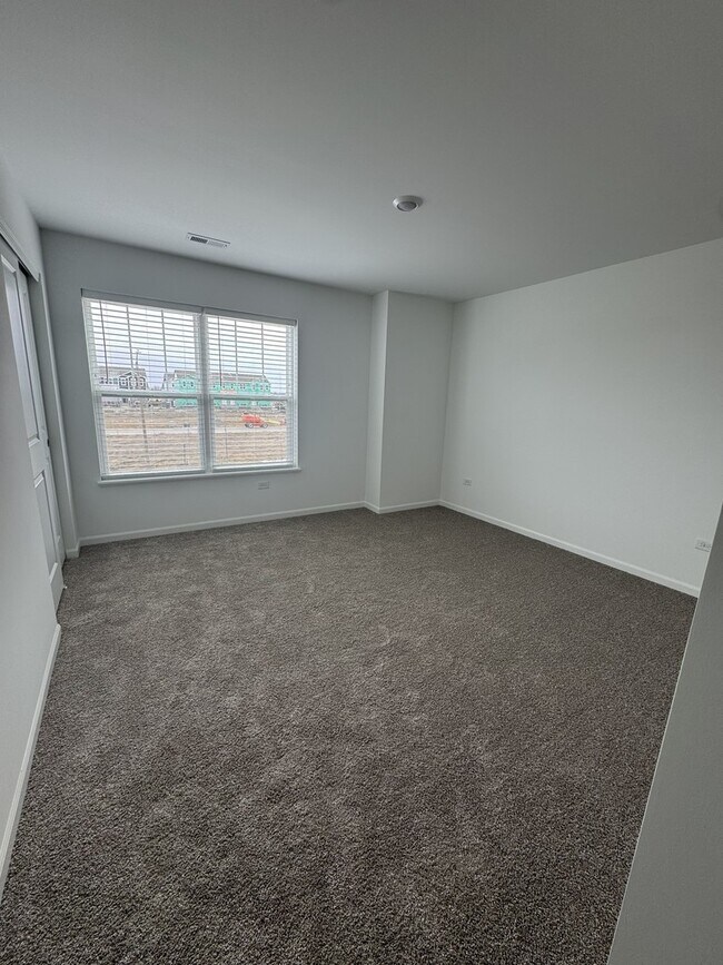 Building Photo - 25732 W Wakefield Dr