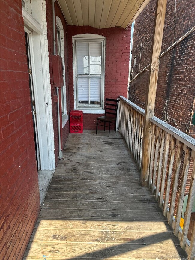 Building Photo - 940 W Princess St