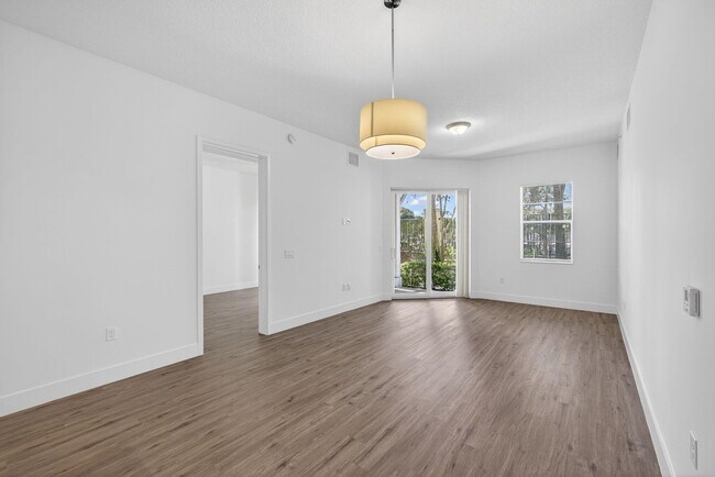 Building Photo - 225 S Latitude Cir