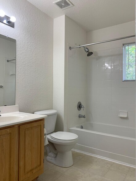 Building Photo - 4019 Venetian Bay Dr