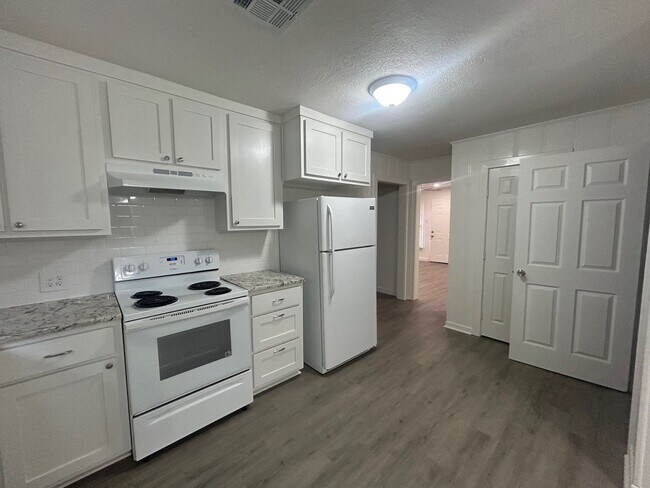 Building Photo - Newly renovated 3 bedroom in Central Waco