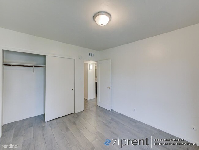 Building Photo - 3 br, 2.5 bath Townhome - 5301 Demaret Ave...