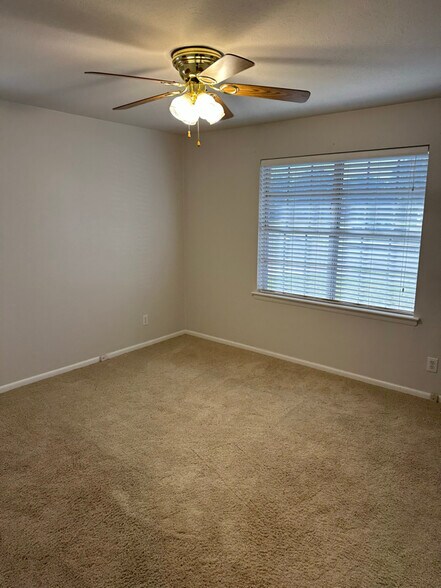 Building Photo - 4631 Cascades Dr