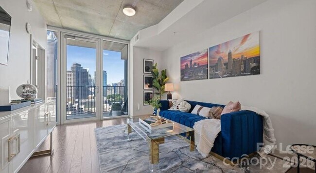 Building Photo - 640 N Church St