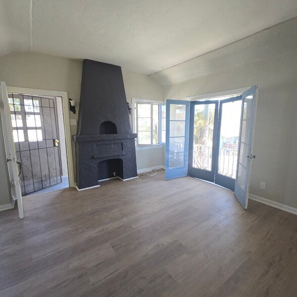 Building Photo - 479 Gaviota Ave