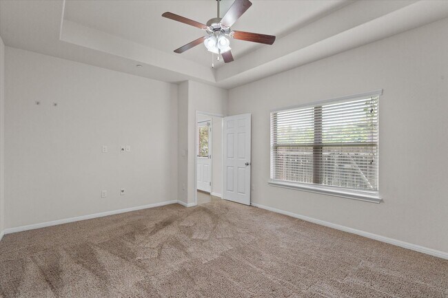 Building Photo - 2304 S Lakeline Blvd