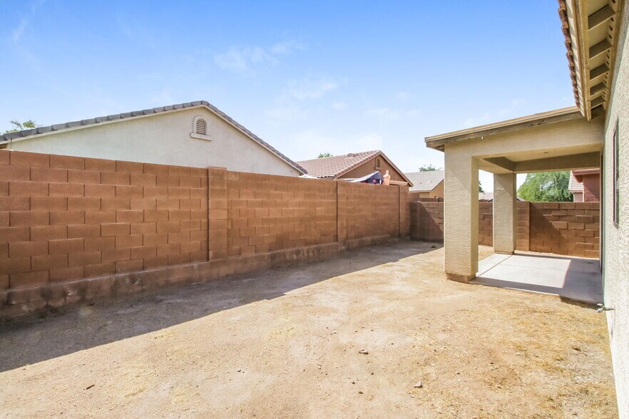 Building Photo - 815 W St Charles Ave