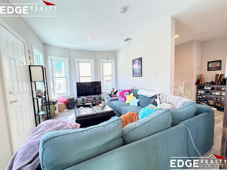 Building Photo - 62 Quint Ave