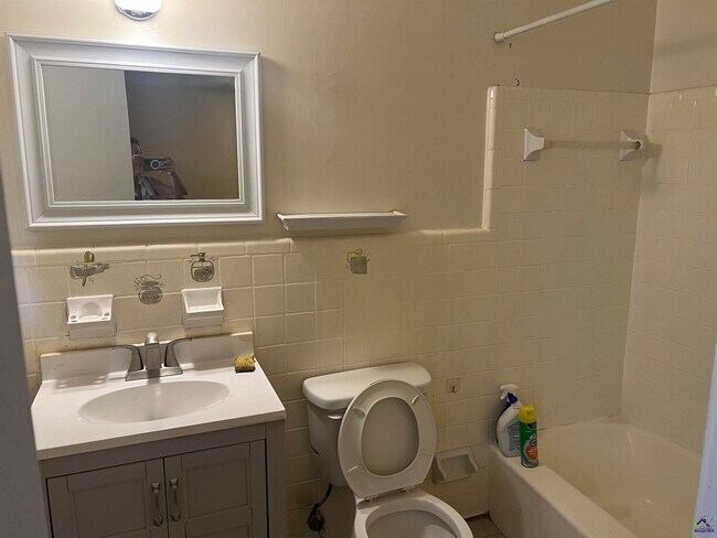 Building Photo - 3915 Elnora Dr