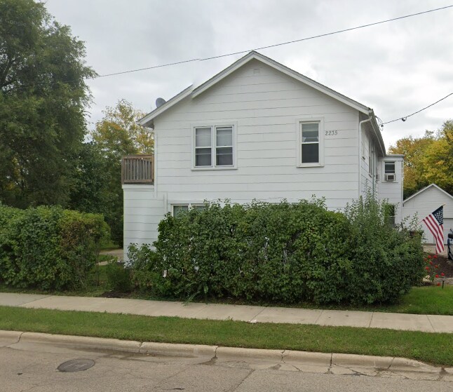 Building Photo - 2235 Center Ave